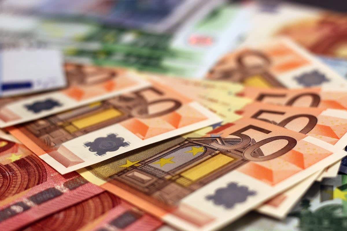Le guide ultime pour convertir votre devise européenne en francs suisses